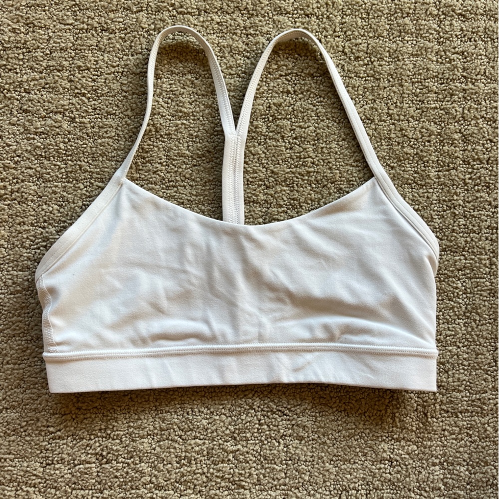 Size 6 White Flow-Y sports bra Lululemon